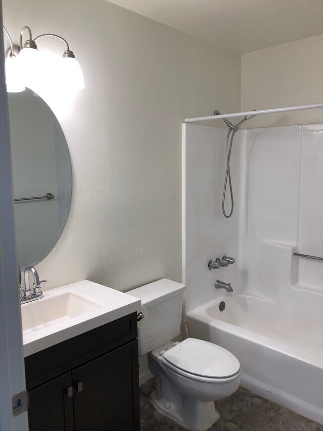 Baño - 1707 Keeler St