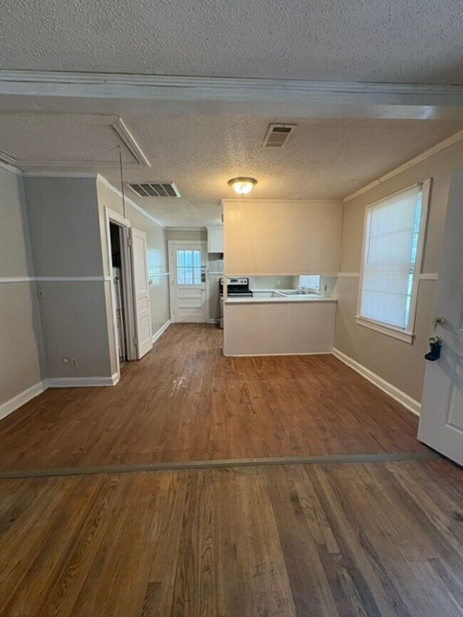 Foto del edificio - Renovated 2 Bedroom 1 Bath Home for Rent!!