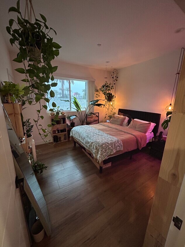 Foto principal - 2806 S Palm Grove Ave
