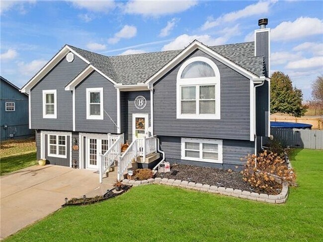 Building Photo - 4 Bedroom 3 Bath Single Family Home in Pec...