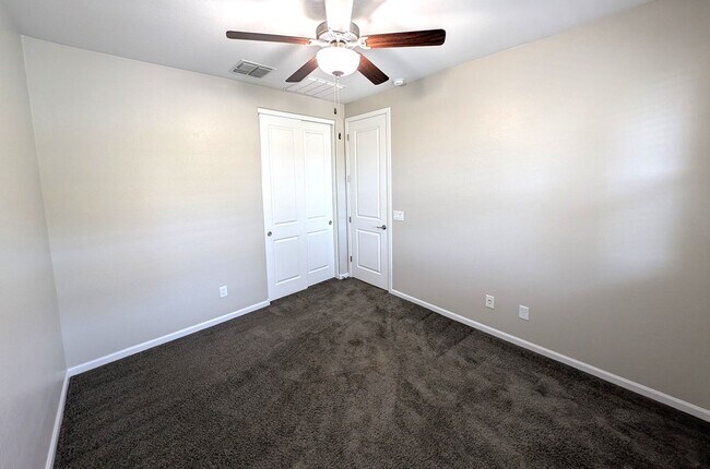 Foto del edificio - 3 Bedroom Home in the Eastmark Community Near E Ray Rd and S Signal Butte Rd!