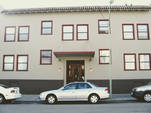 Buiding - 1545 3rd Ave