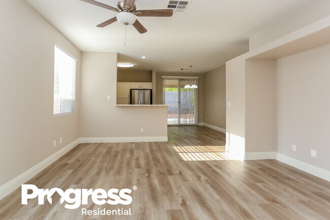 Foto del edificio - 8837 Medicine Wheel Ave