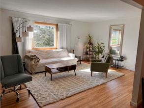 Building Photo - 136 N Chestnut St