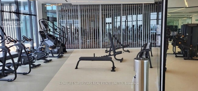 Building Photo - 448 Burnhamthorpe Rd W