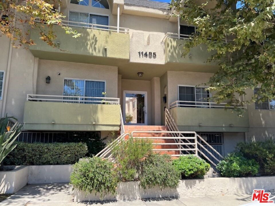 Primary Photo - 11485 Moorpark St
