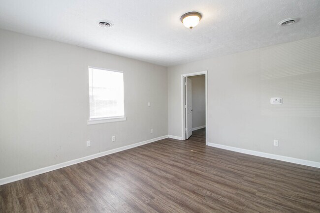 Foto del edificio - 404 -20 Thompsonville Lane