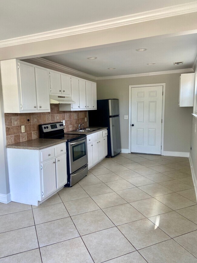 Foto del edificio - 2209 Center Way S