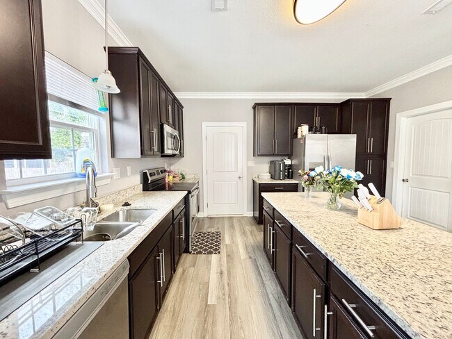 Foto del edificio - Gorgeous Open Concept 4 Bedroom Home in Portsmouth!