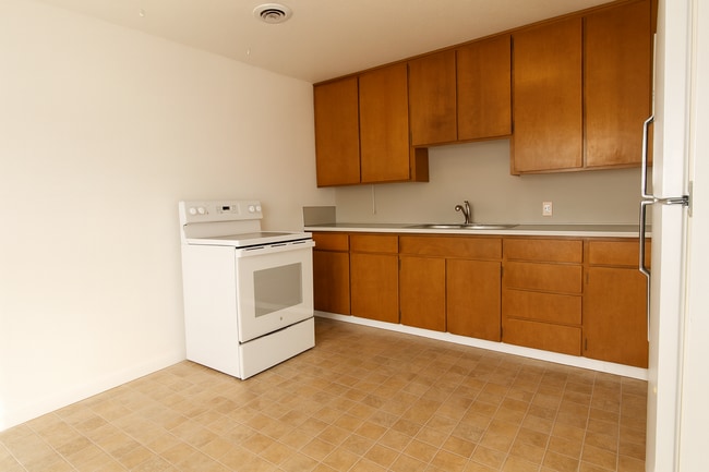 Building Photo - Comfort and Convenience in NE Bend. Pet-Fr...