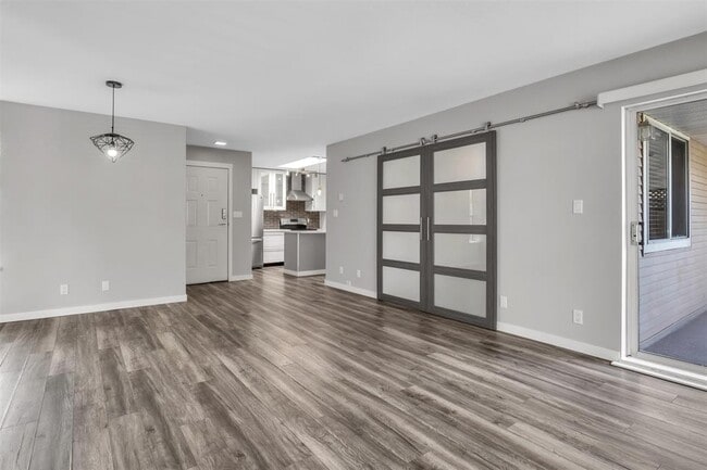 Photo du bâtiment - 1750 McKenzie Rd