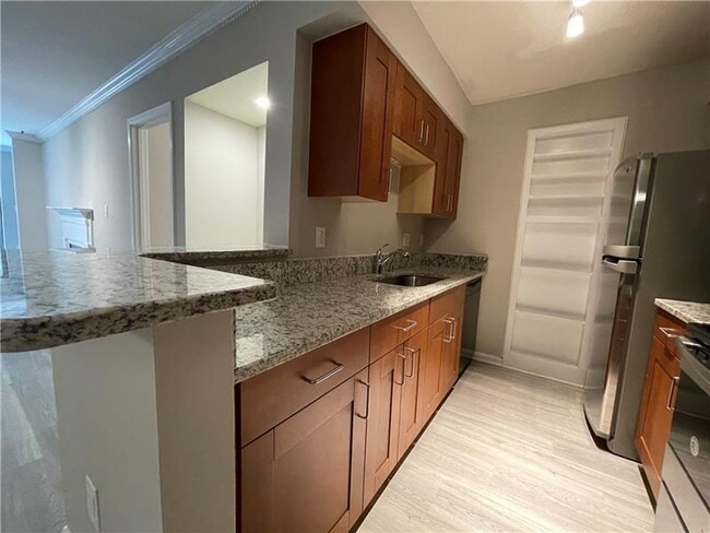 Building Photo - 4106 Pine Heights Dr NE