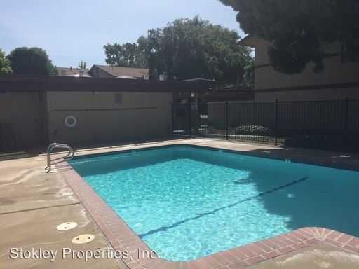 Primary Photo - 1543 Parkwood Pl