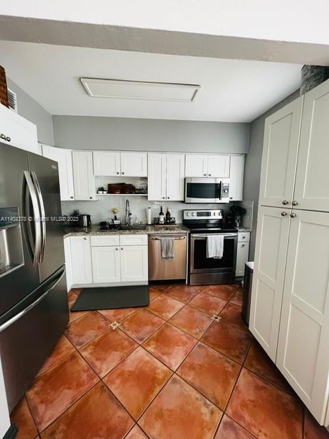Building Photo - 2040 SW 80th Ct