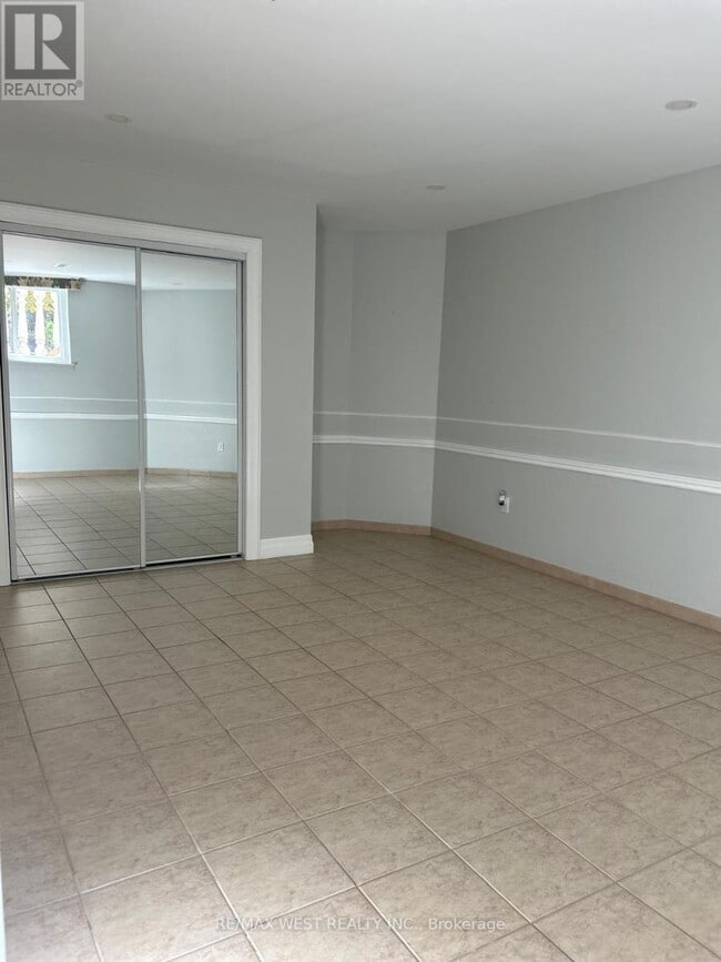 Building Photo - 1112 Hawthorne Ct