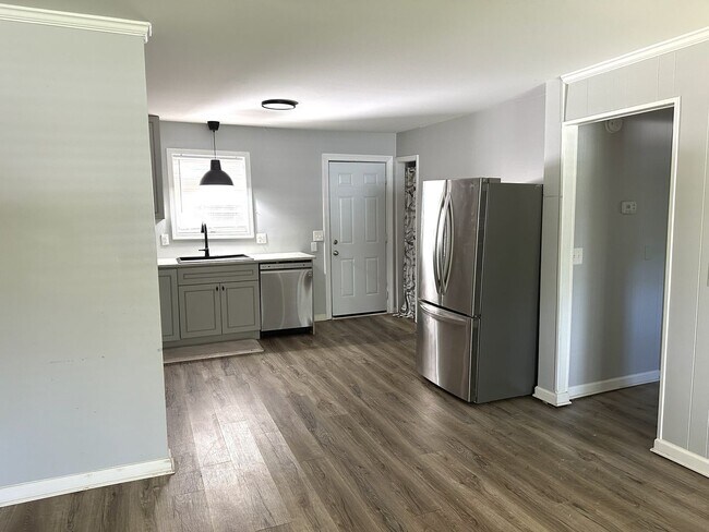 Foto del edificio - Nicely renovated 2 bedroom, 1 full bath duplex apt in Mauldin SC!