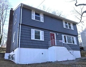 Building Photo - 42 Roosevelt Ave