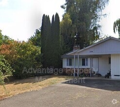 Building Photo - 1104 NE North Nebergall Loop