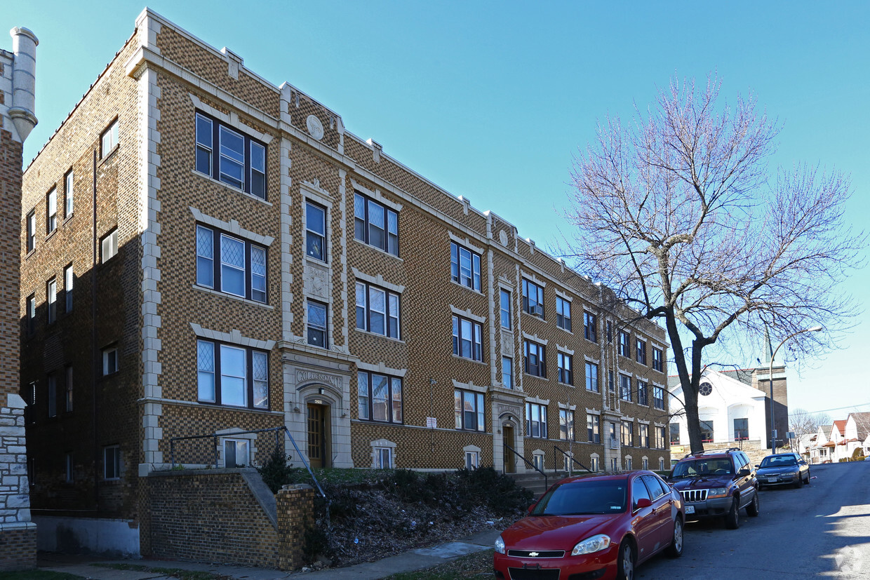 Primary Photo - Golden Gate Apartments