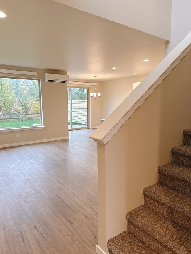 Foto del edificio - New 3 bdrm, 2.5 bath in Cordata Neighborhood