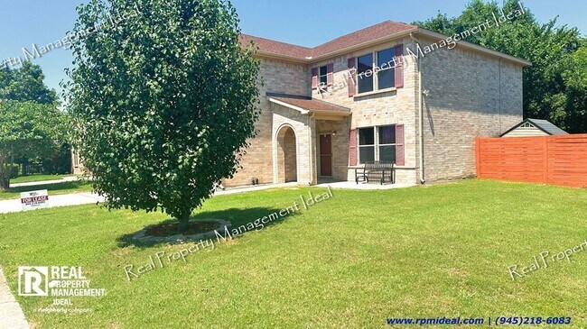 Building Photo - $2,499- 4 Bed/ 2.5 Bath Upscale House in C...