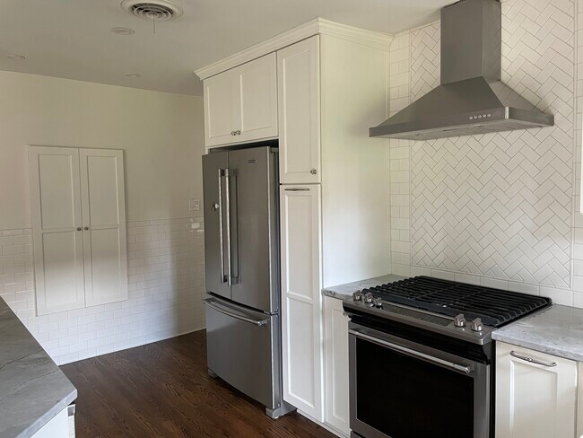 Building Photo - 4002 Idlewild Rd