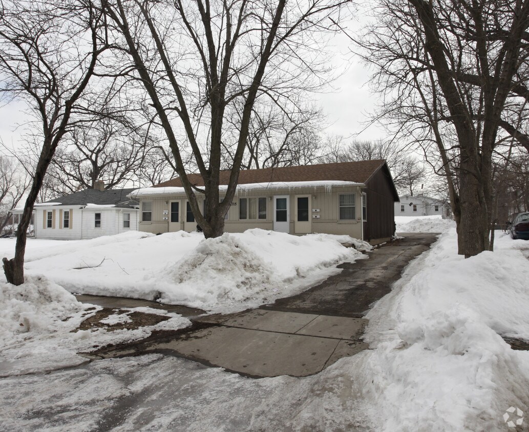 Primary Photo - 1715 Oakland Ave