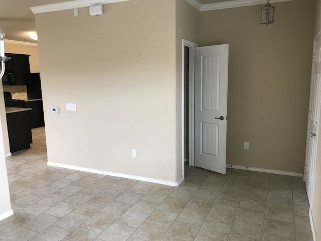Building Photo - 3 br, 2.5 bath House - 831 Lee Trevino