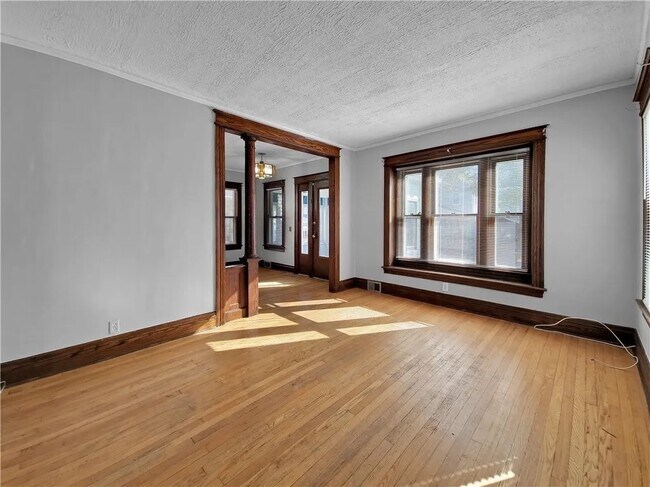 Foto del edificio - 546 Magee Ave