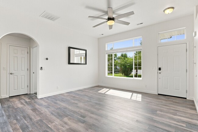 Building Photo - 3389 W Pescador Dr