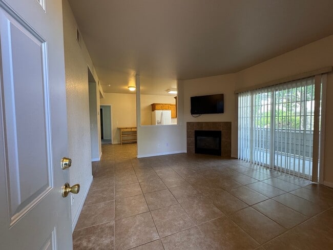 Building Photo - 1335 Lake Cir