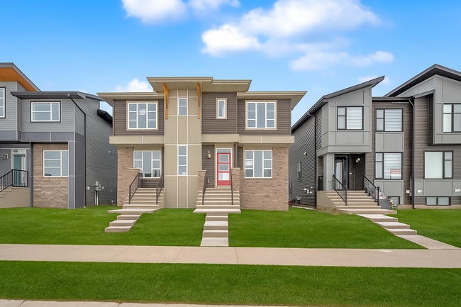 Front - 21234 Sheriff King St SW (Calgary, AB) House