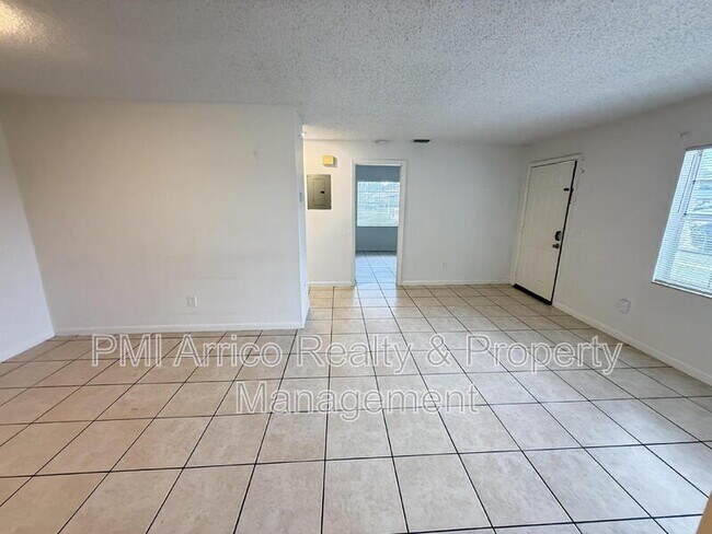 Foto del edificio - 3249 Bloomingdale Villas Ct