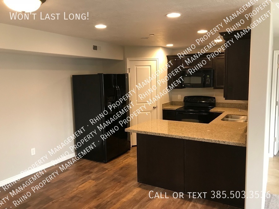 Foto principal - 3 Bedroom/2 Bathroom Condo in Midvale