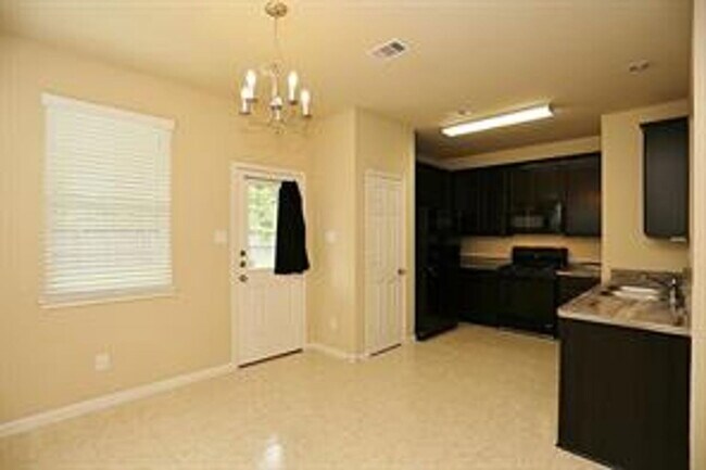Foto del edificio - 10011 Cobbs Cove Ln
