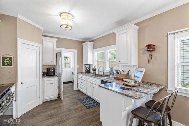 Building Photo - Lovely 2 bed, 1 bath home