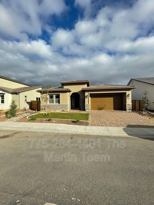 Primary Photo - 215 Commodore Dr