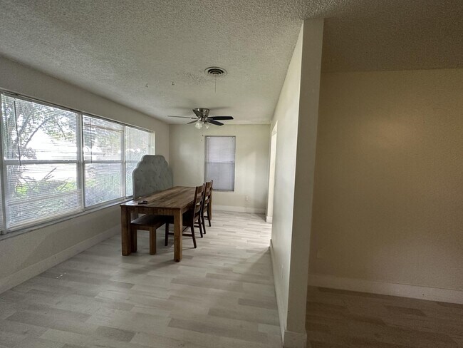 Foto del edificio - 2730 NE 29th Ave