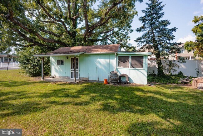 Foto del edificio - 221 Yale Rd S