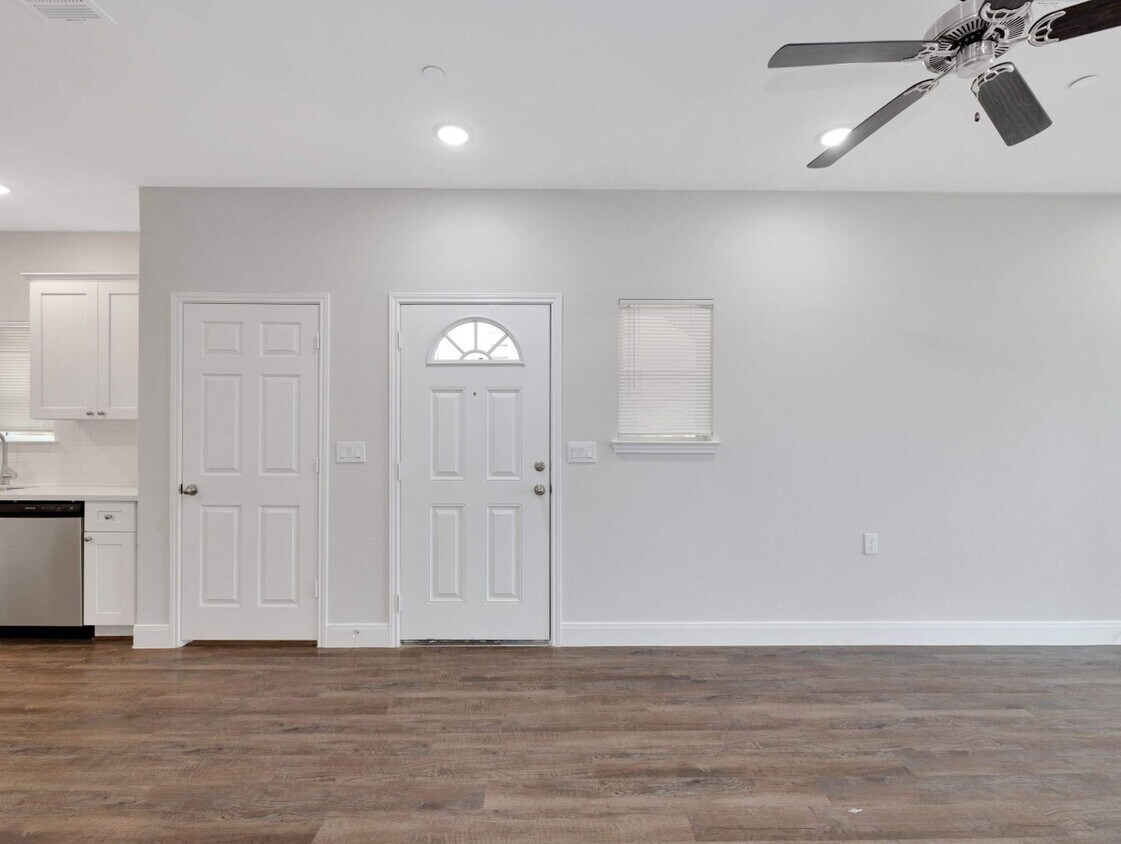 Primary Photo - 430 Schmidt Rd