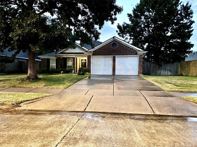 Building Photo - 17410 Saxon Dr