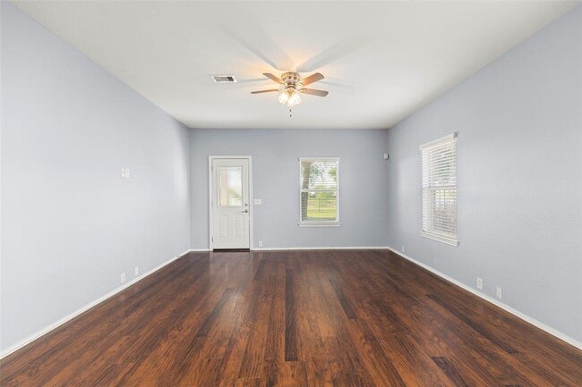 Building Photo - 510 Honeysuckle Vine Dr