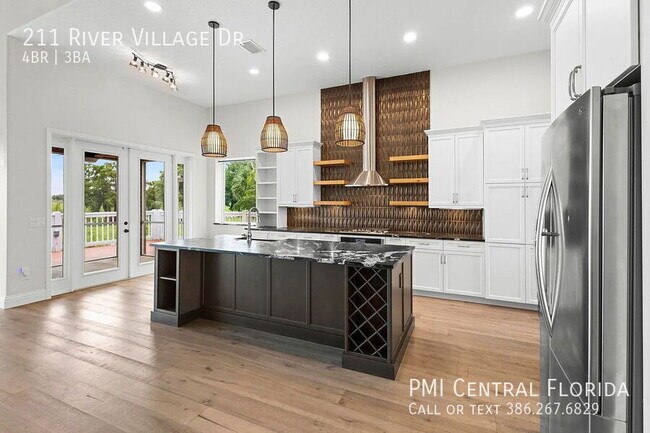 Foto del edificio - 211 River Village Dr