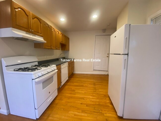Building Photo - 14 Alberta Ter