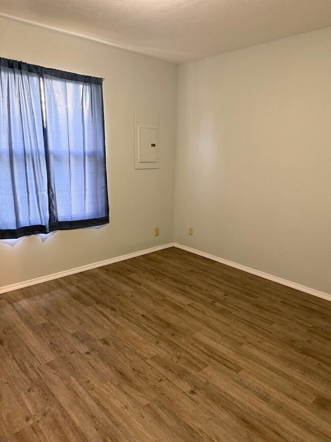 Building Photo - Presley Duplex