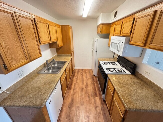 Foto del edificio - Beautiful 2Bed/2Bath home located in the C...