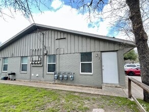 Building Photo - 107 Davis St