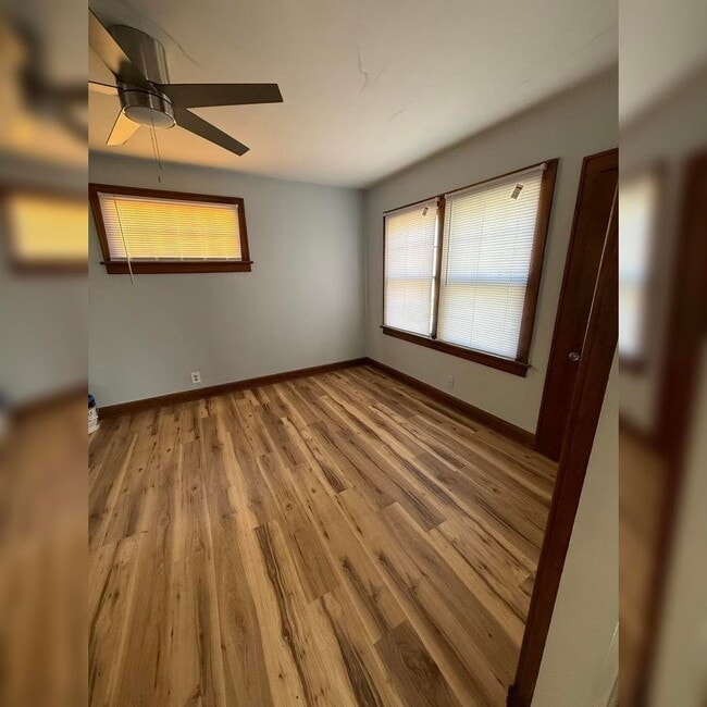 Foto del edificio - 1410 E Blake Ave