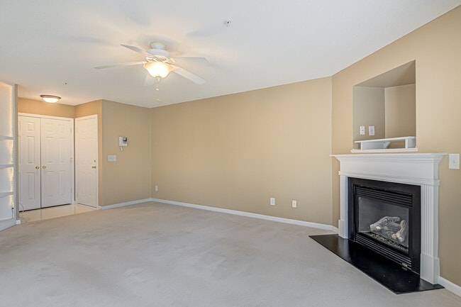 Foto del edificio - 6113 Hedgecock Cir