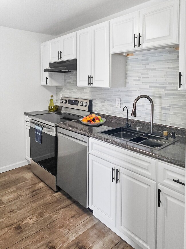 Foto del edificio - Charter Oaks Apartments